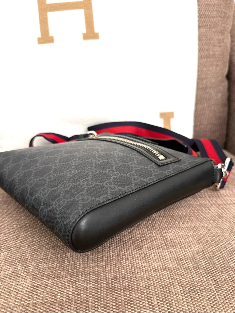 Authentic Gucci unisex messanger bag black supreme canvas small